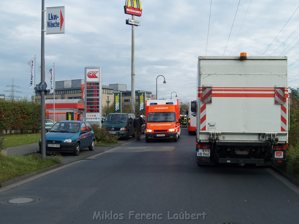 VU KVB Bus Pkw Koeln Porz Gremberghoven August Horchstr  P27.JPG